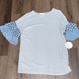 NWT! Hummingbird gray top w/ blue flutter sleeves.